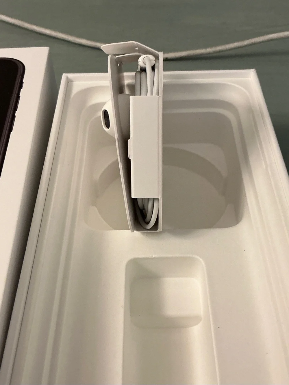 Apple iPhone 11 Box with White EarPods & USB Power Adapter NWOT